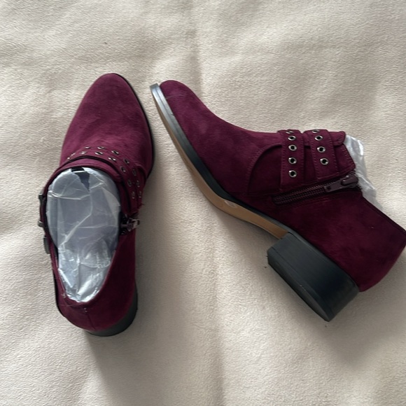 VINCE CAMUTO SUEDE SHOES - Picture 4 of 5